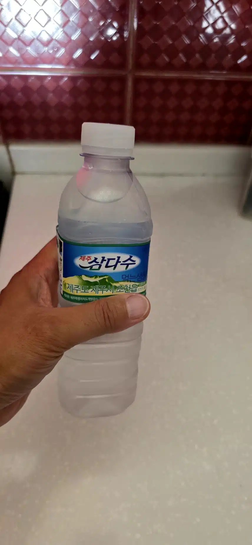 덥다더워..더위에는 삼다수죠..