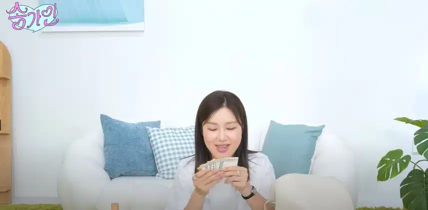 가인님 돈봉투를 들고 다니시네요 우와
