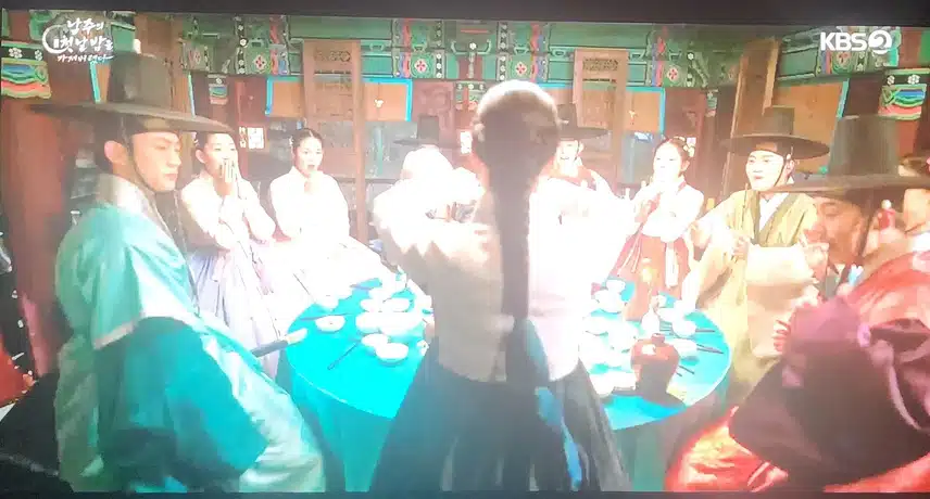 그시절 폭탄주 제조로 핫하네요 ㅋㅋ