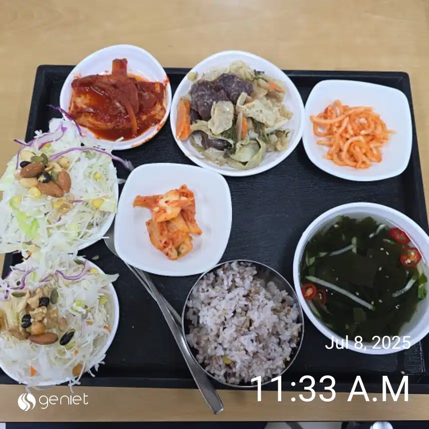 점심은 직원식당에서 백순대야채볶음