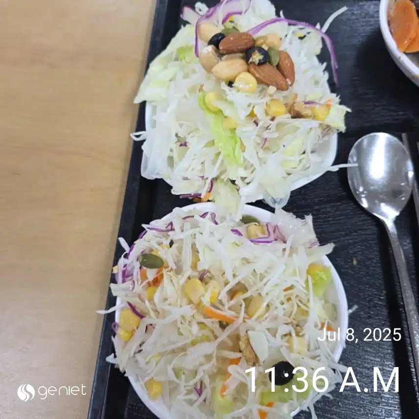 점심은 직원식당에서 백순대야채볶음