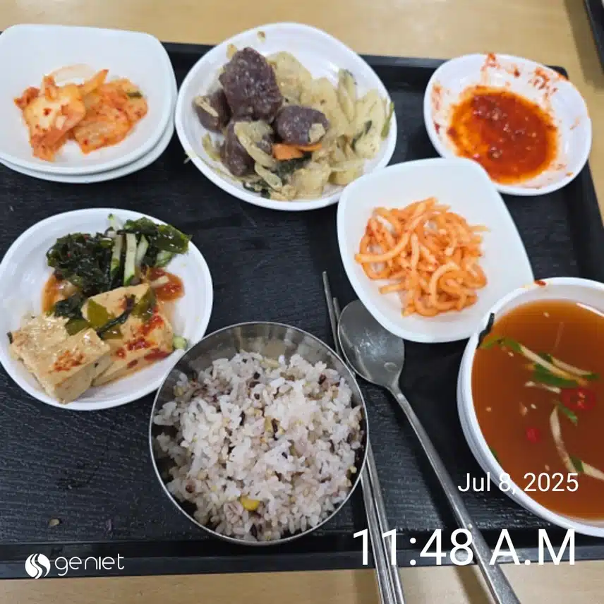 점심은 직원식당에서 백순대야채볶음