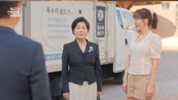 셋이 함께 나들이 가는  모습 보기 좋았어요.