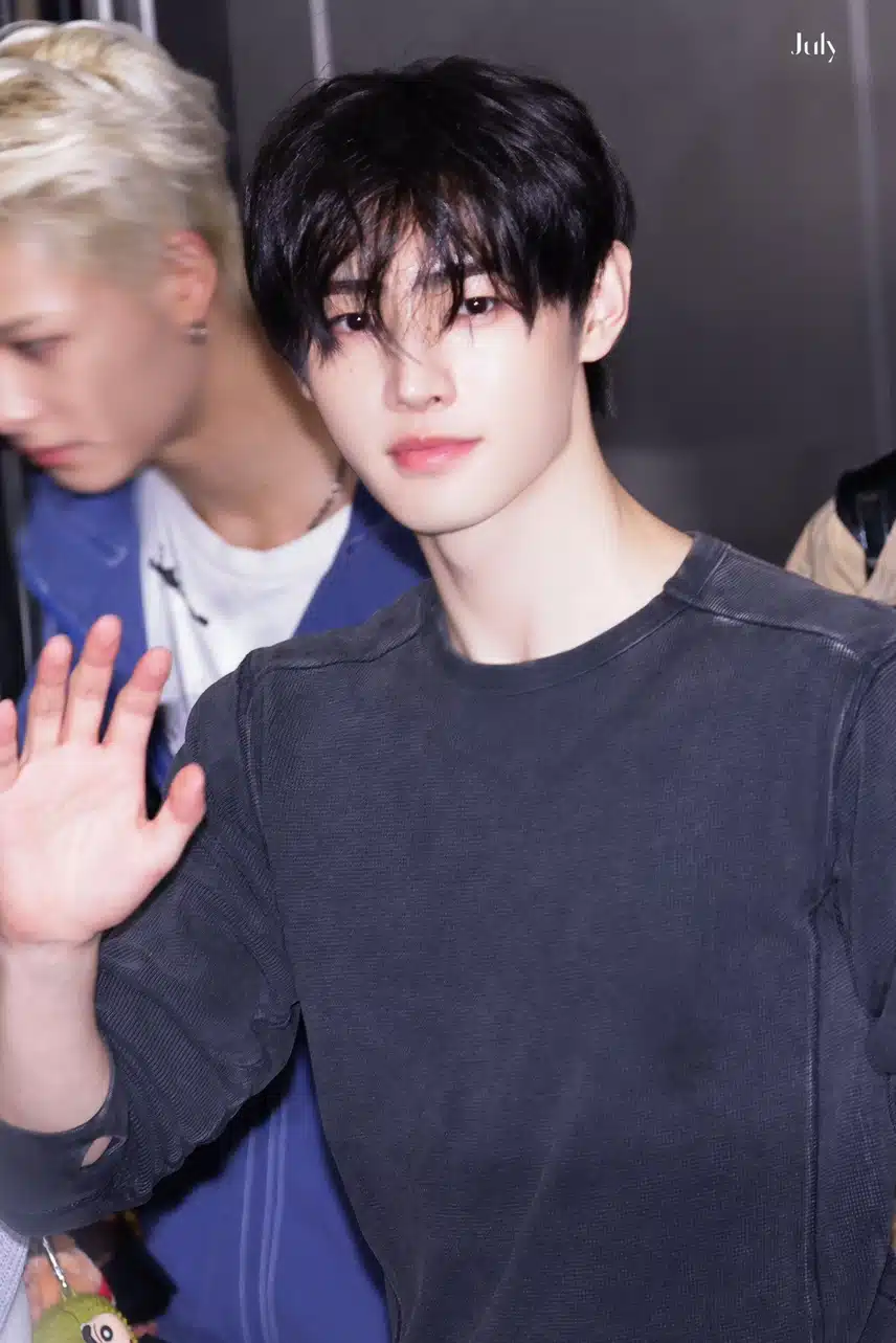 Seong-Hoon, whose nickname is Prince Hun-Seon