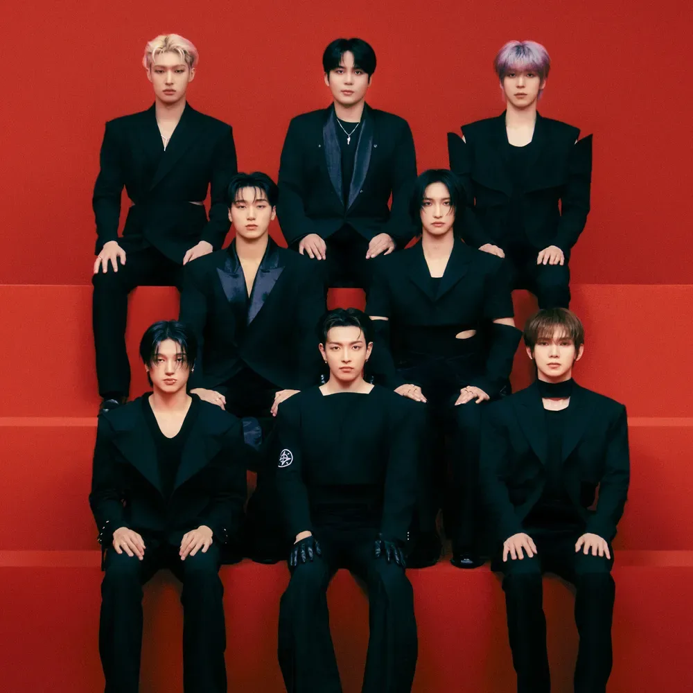 에이티즈 기존 소속사와 전원 재계약했군요.