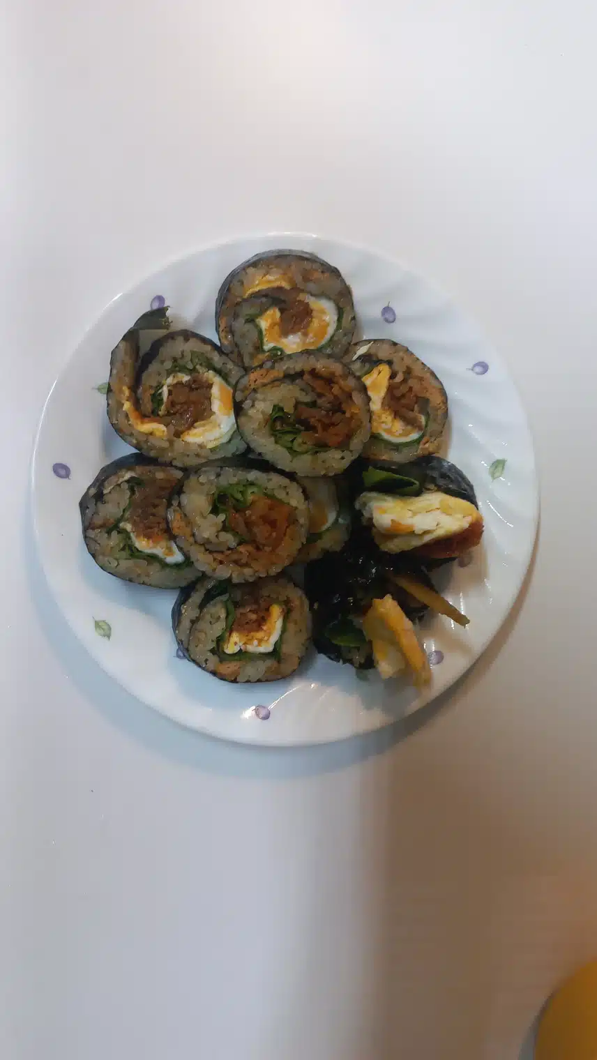 오늘 아침은 집반찬으로 만든 김밥
