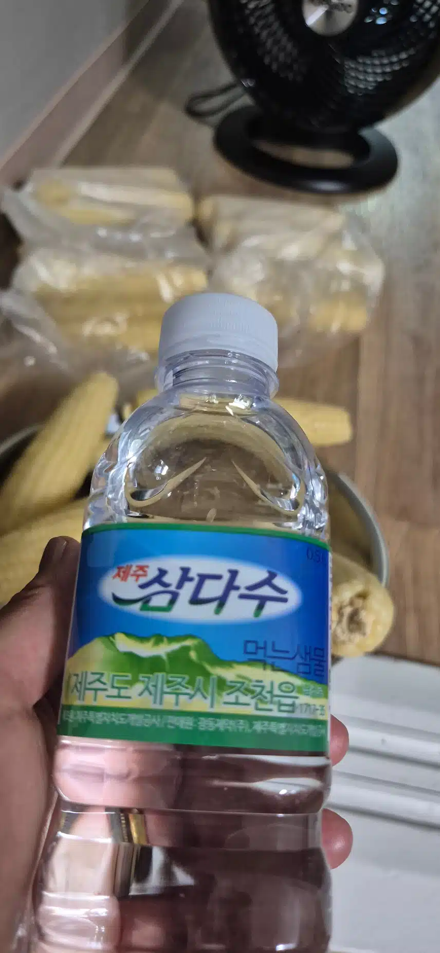 바로 찐 옥수수와 삼다수