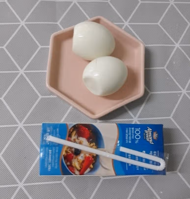 삶은 계란 & 아몬드브리즈