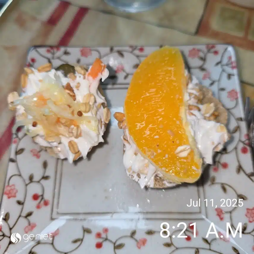 아침은 기본식단(훈제오리 야채과일 샐러드)