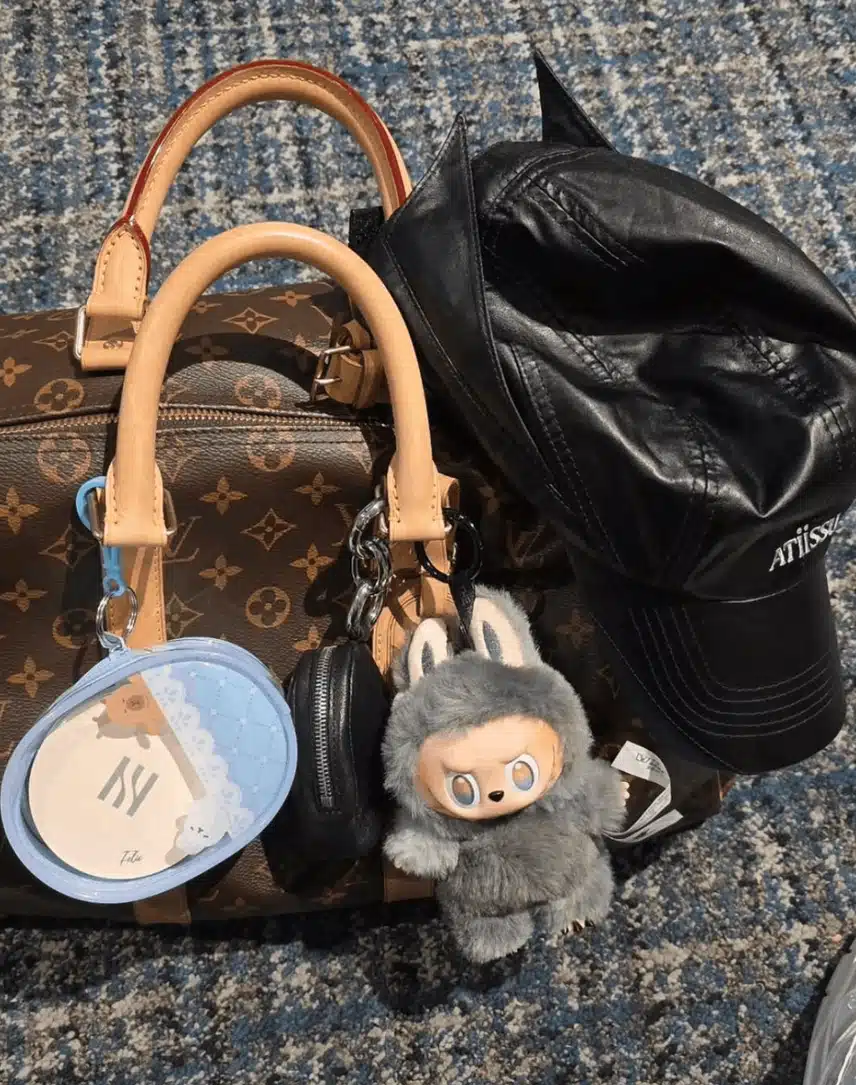 Felix de Stray Kids también es bueno decorando bolsos