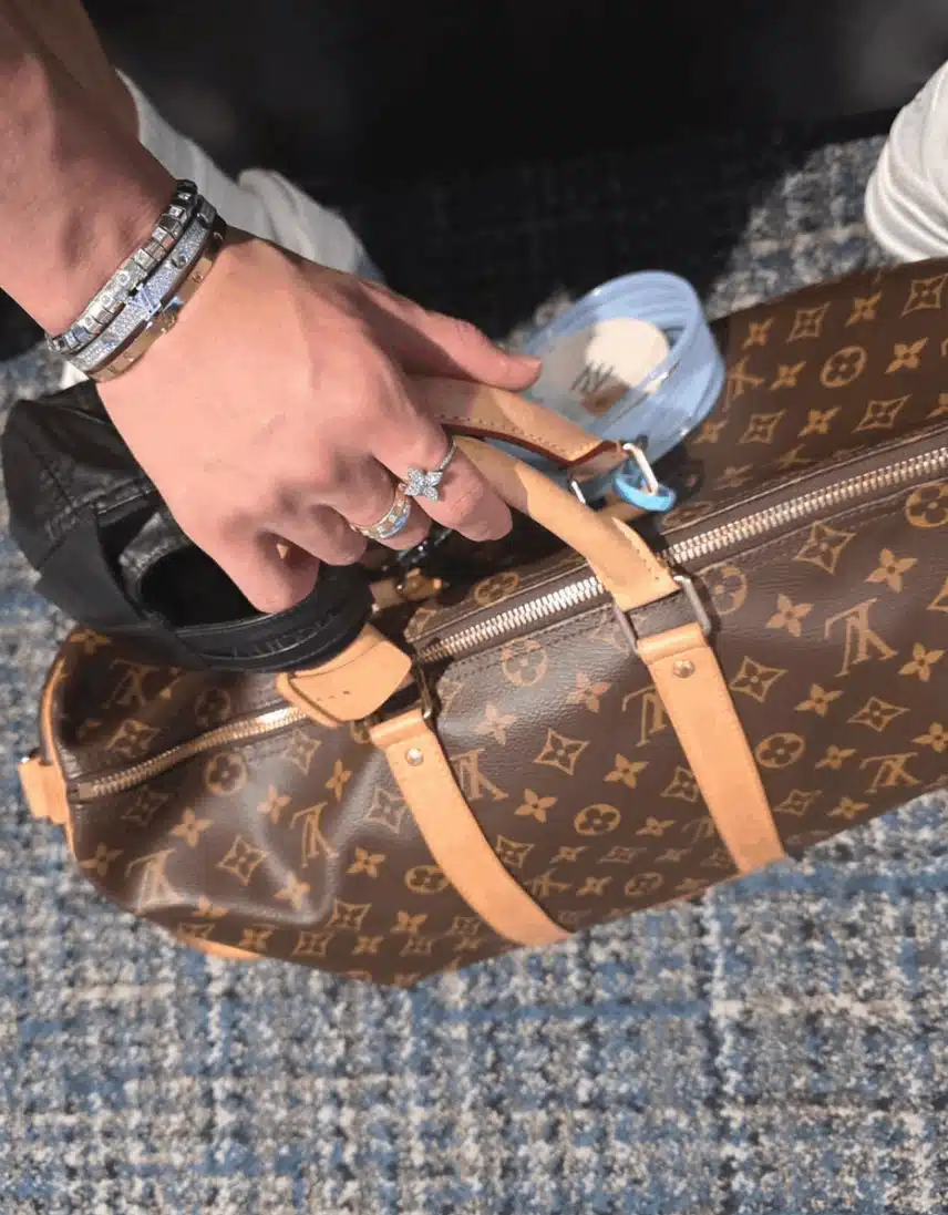 Felix de Stray Kids también es bueno decorando bolsos