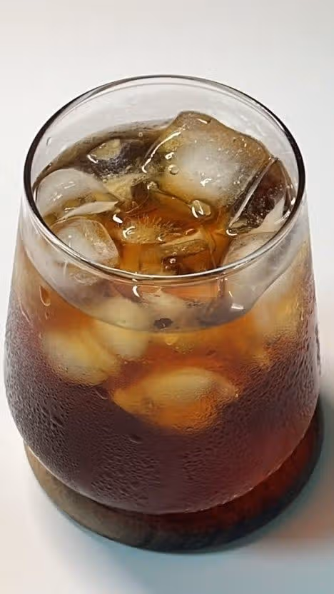 얼음 가득 시원한 커피~