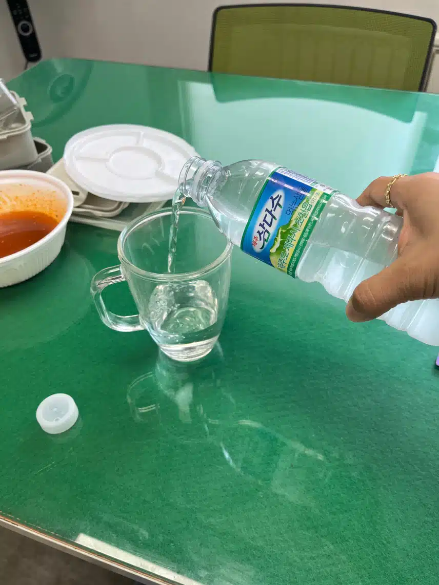식사 후 삼다수 한 잔