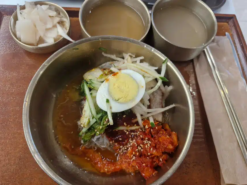 회냉면