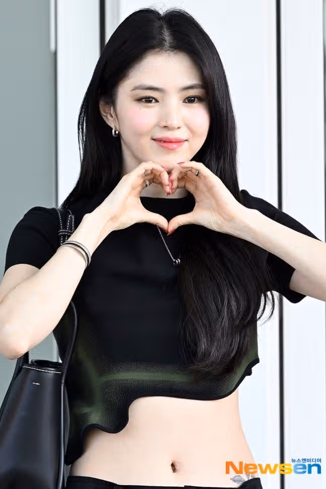 한소희님 공항패션은 늘 멋지고 핫하네요