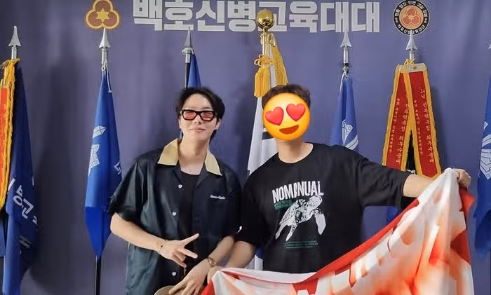 복무했던 군부대 방문한 제이홉 사진
