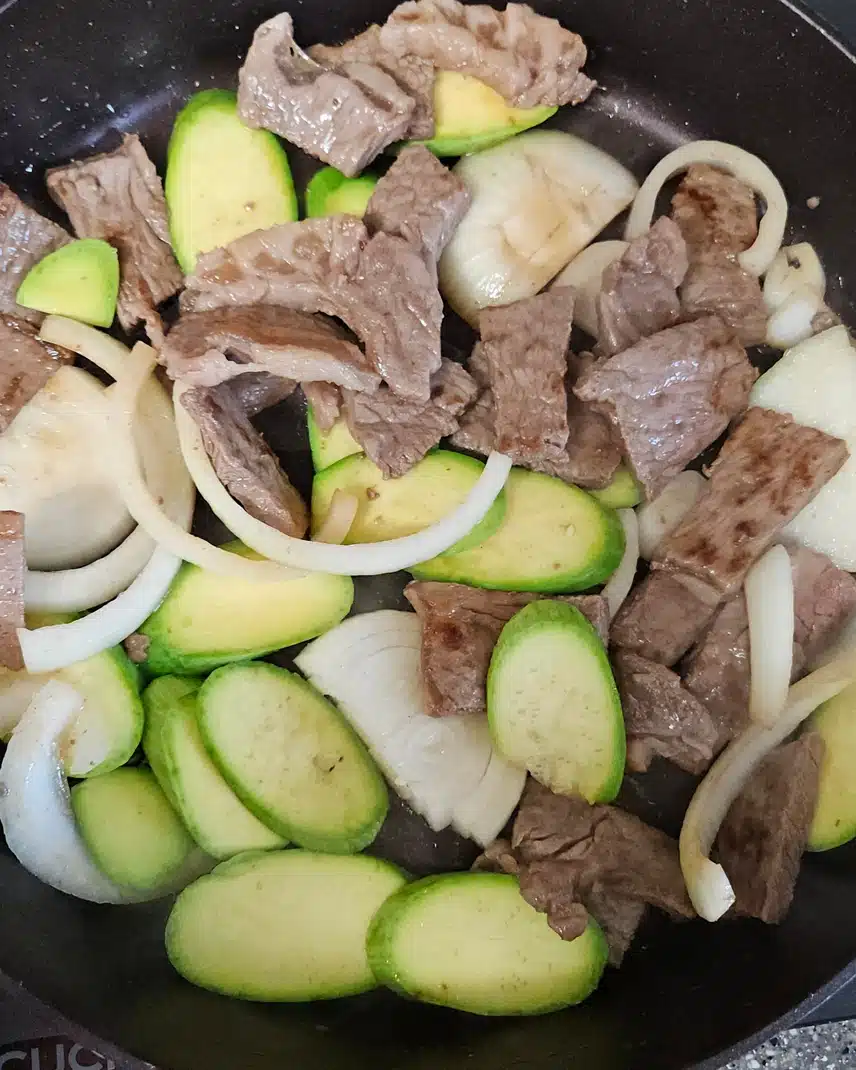 애호박과 소고기 구웠어요 🧅🥒🥩