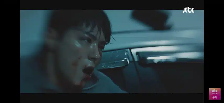 마귀가 그래도 동주를 죽게 두지는 않고 도와줍니다.