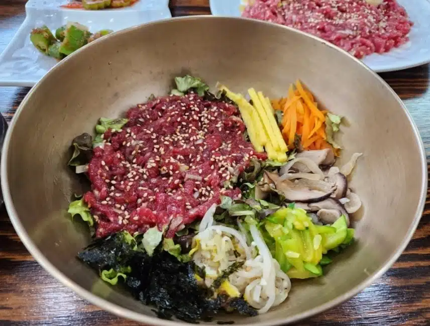 한우육회 비빔밥 자연밥상 맛집 한식