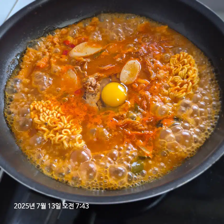 아침은 김치라면!