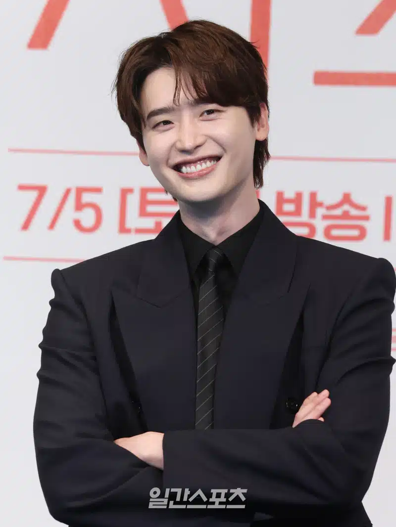서초동 제작발표회에서 방긋 웃는 이종석님