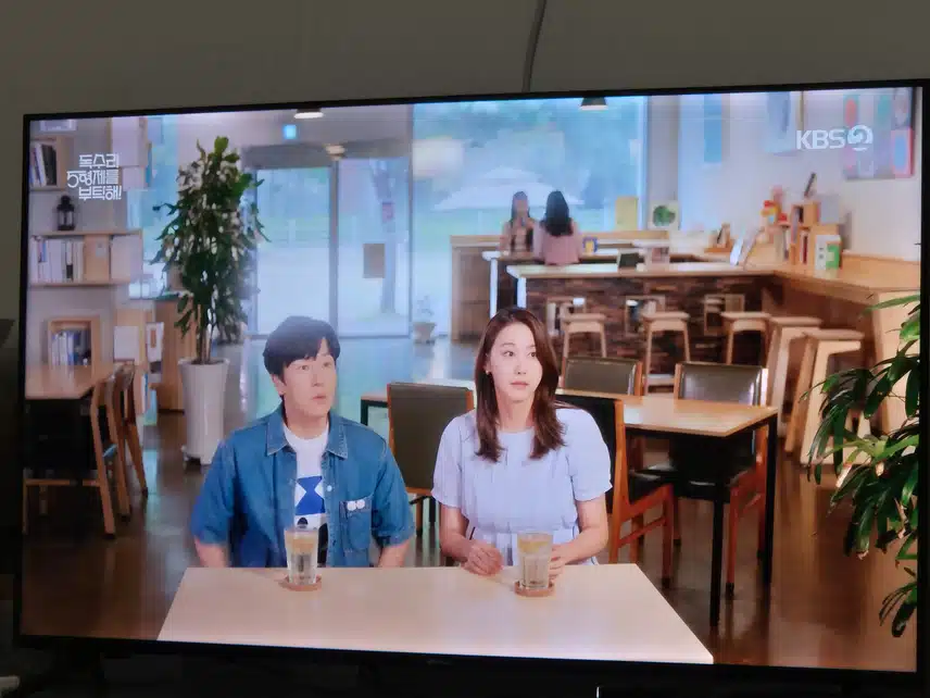 왜 커플마다 방해꾼을 한명씩 끼워넣는거지요??