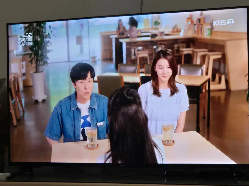 왜 커플마다 방해꾼을 한명씩 끼워넣는거지요??