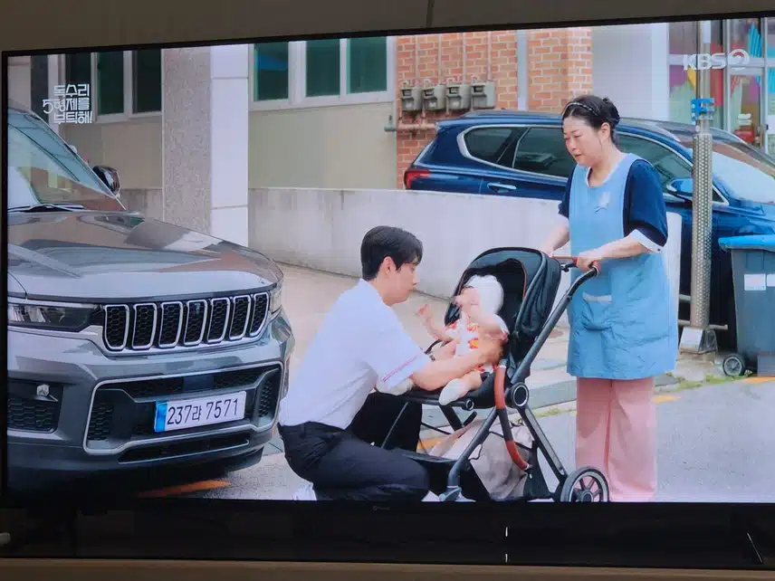 애 봐주는 사람이 몰래 저렇게 해도 되는건가요...