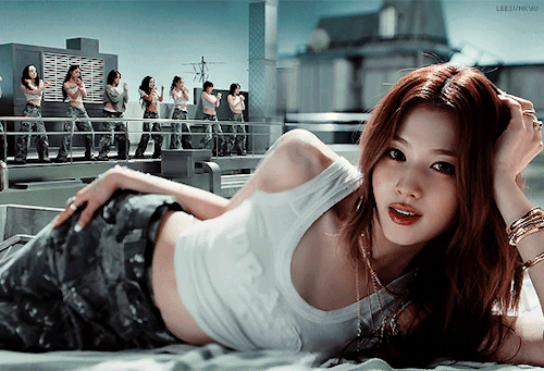사나 님 이번 뮤비에서 너무 예쁜 거 같아요.