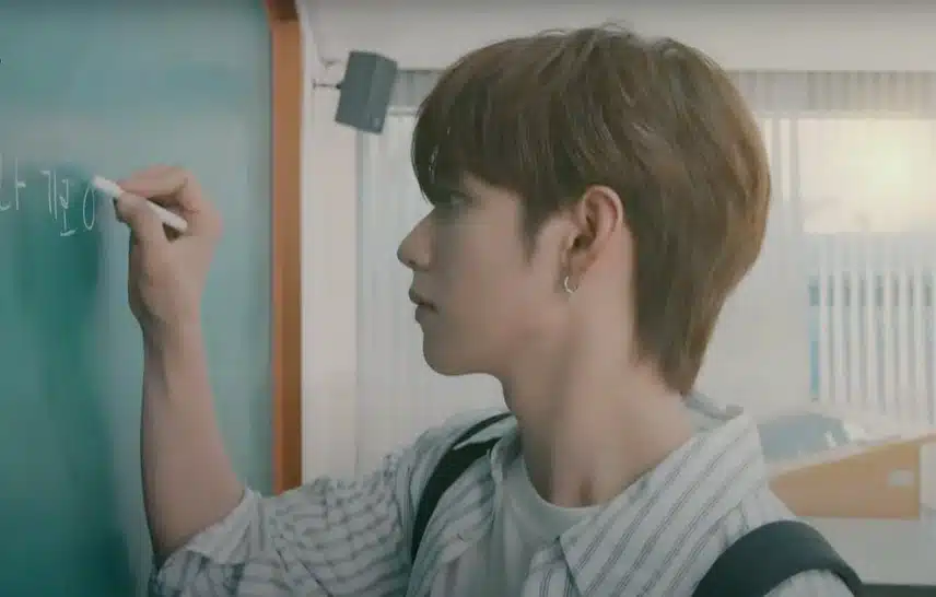 JL The popular boy at school