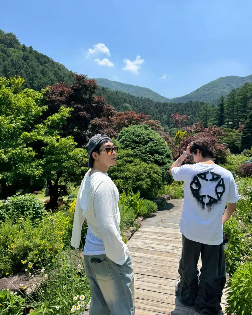 세븐틴 원우가 위버스로 공개한 근황 사진
