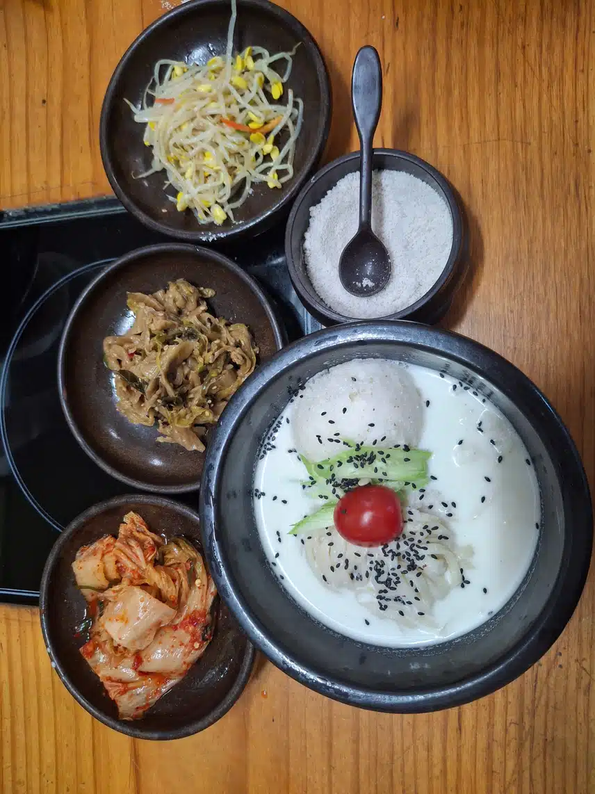  잣칼국수 시원해요!