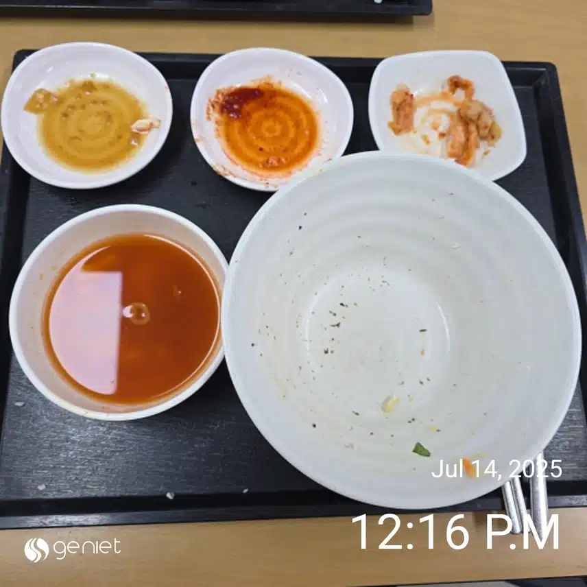 점심은 직원식당에서 새싹무생채비빔밥
