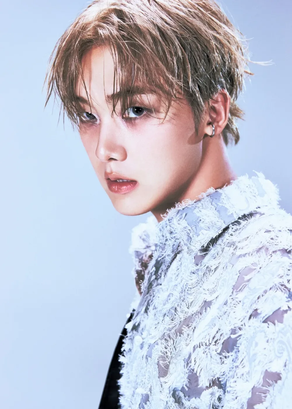 산하님 이번 앨범 포스터 사진 강렬하네요