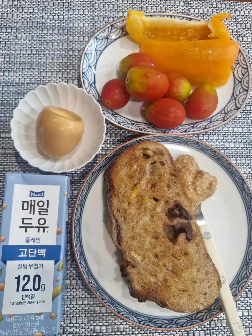 아침은 통밀빵+땅콩버터로