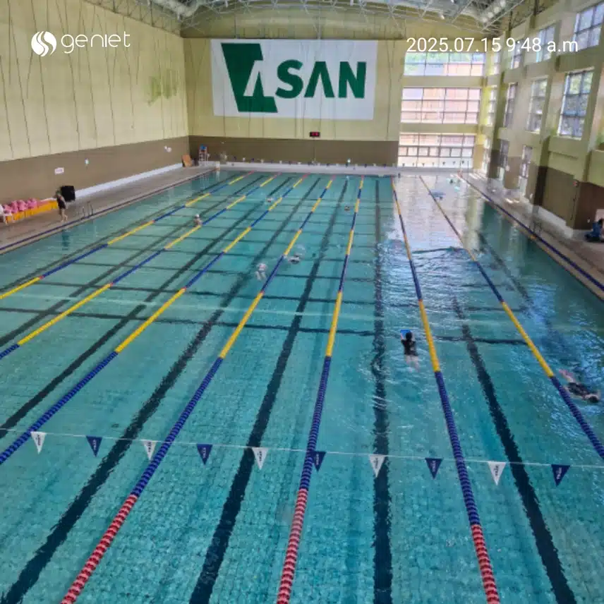 전신운동으로 수영을 적극 추천합니다.