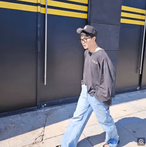 LA에서 최근 근황이 담긴 사진 여러 장을 공유