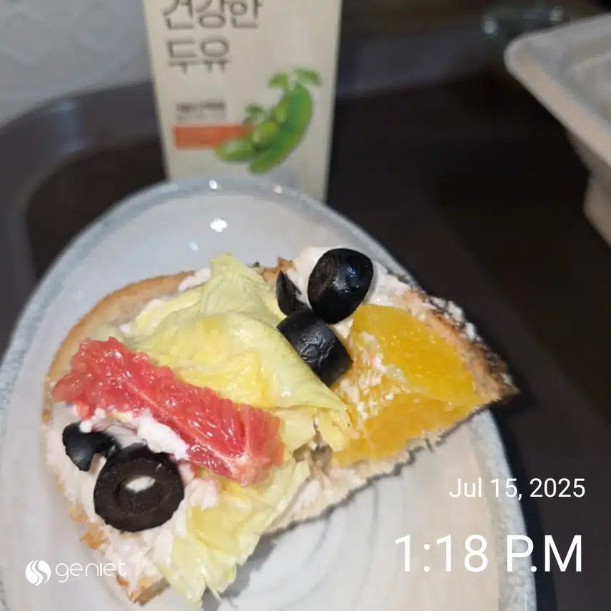 점심은 샐러드 사와서 플라워카페에서 