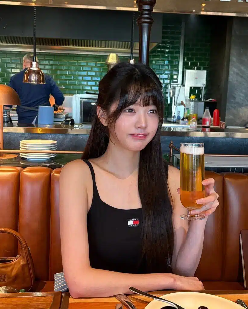 맥주 마시는 수수한 모습의 원영이 인스타 업 ! 