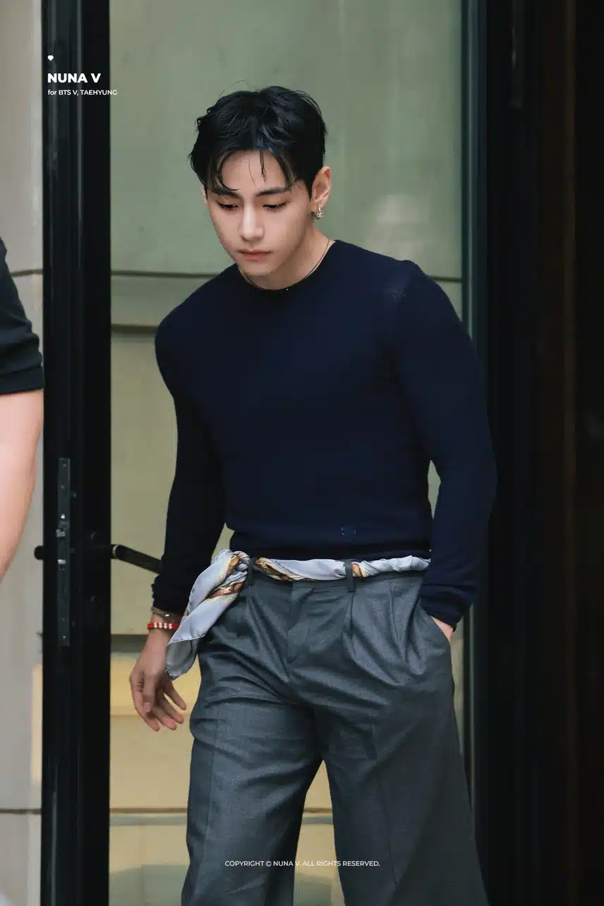 그림같은 미모로 행사에 참여한 방탄소년단 뷔