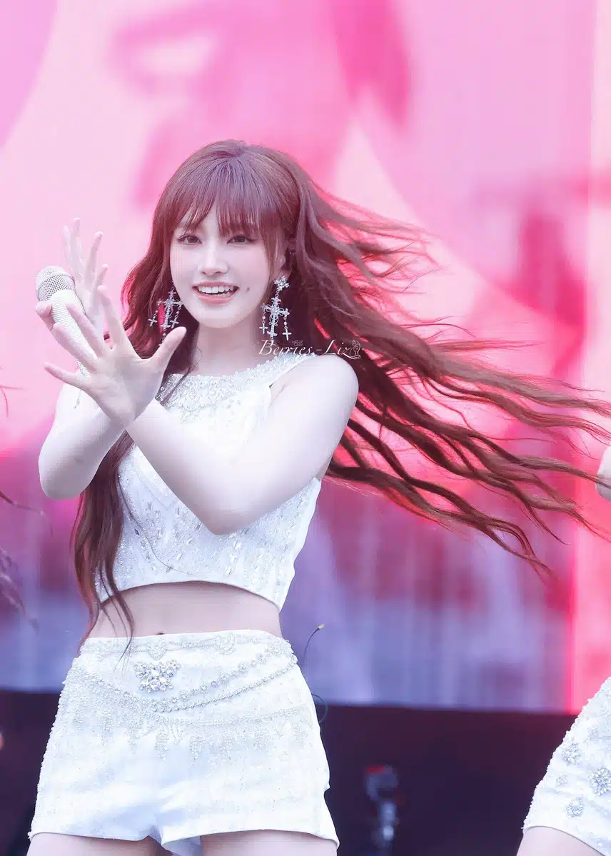 여신같은 비주얼로 무대하는 아이브 리즈