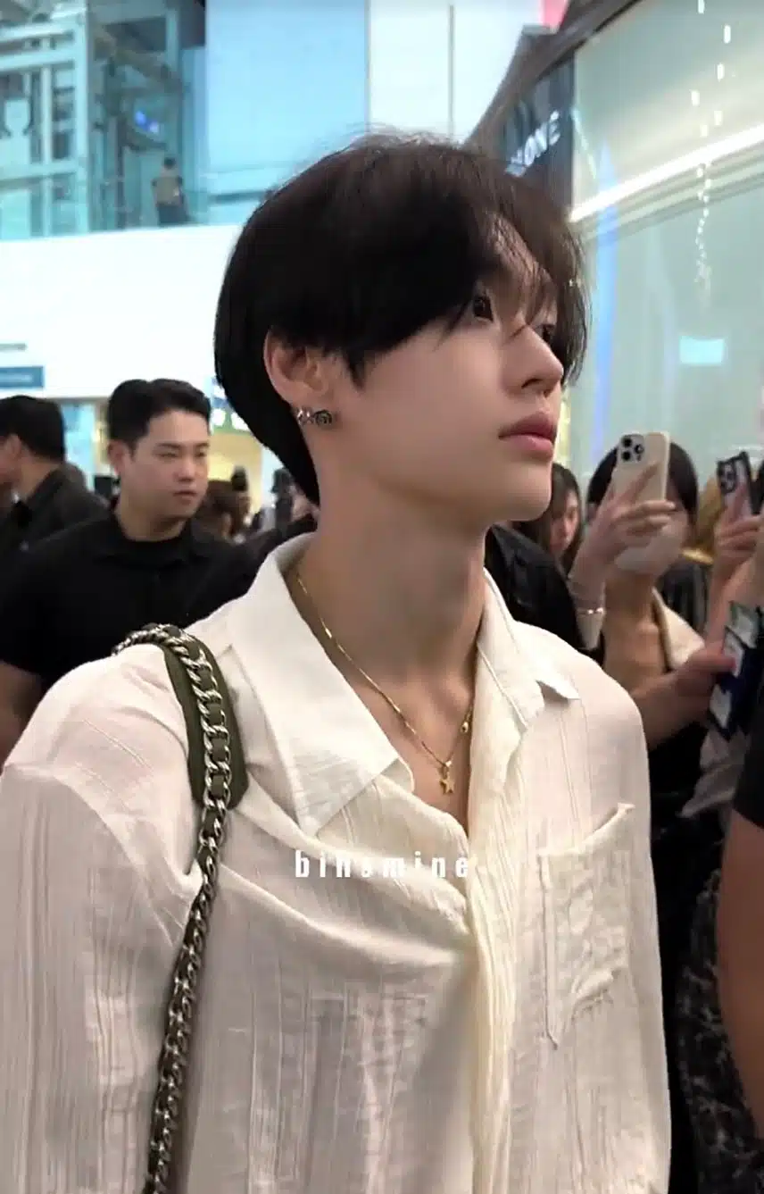 원빈 출국 모습 역시 미남은 옆모습도 잘 생김
