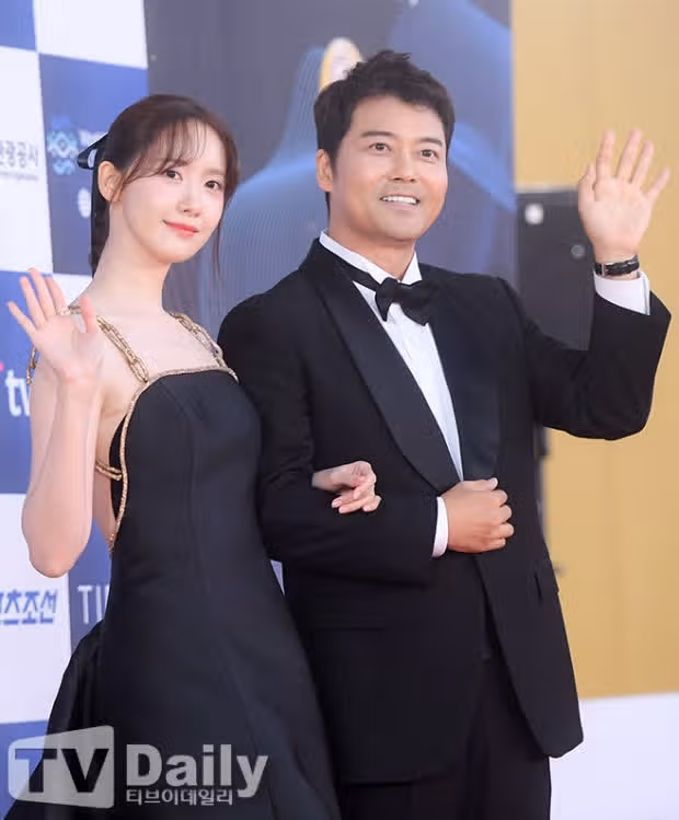 이번년도 청룡시리즈어워드도 윤아가 엠씨에요😃