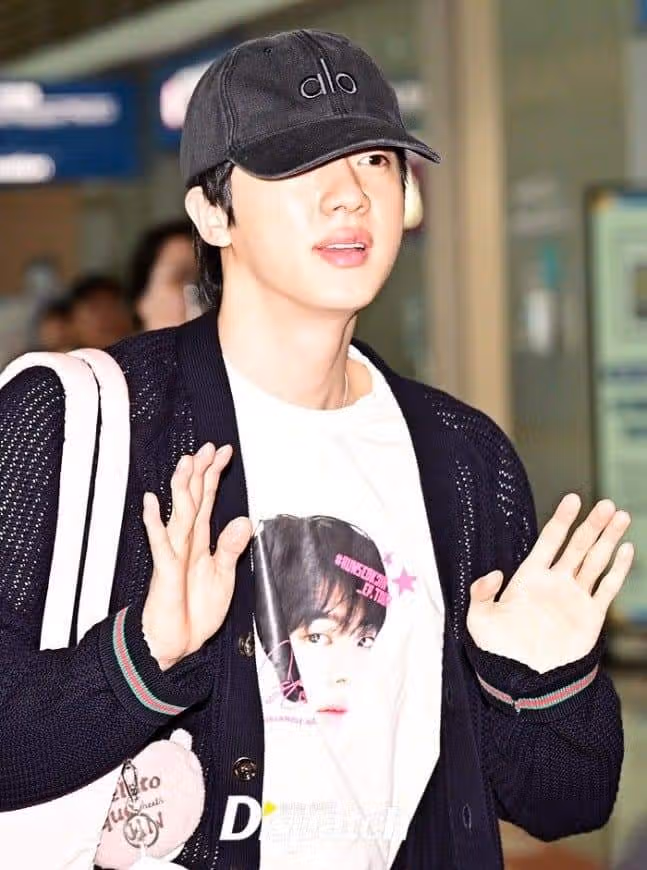 석진이의 자기애 듬뿍 담은 공항패션 ㅋ