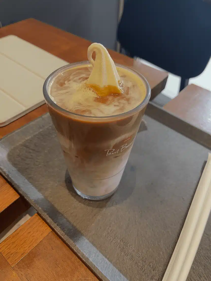 여름에 더울때 특히 폴바셋 아이스크림 라떼가 너무 좋습니다.