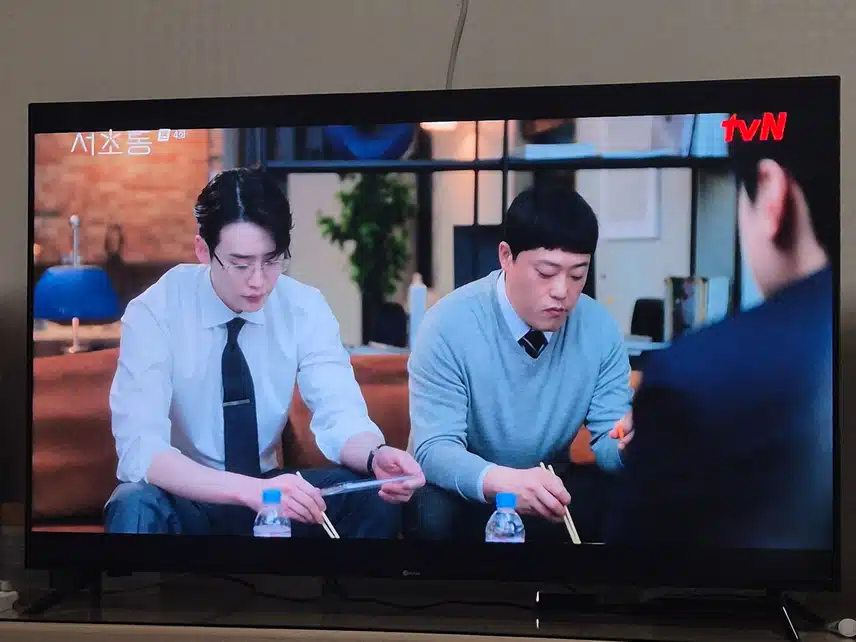 서초동 드라마에서의 밥먹는 장면 항상 빠지지 않아요