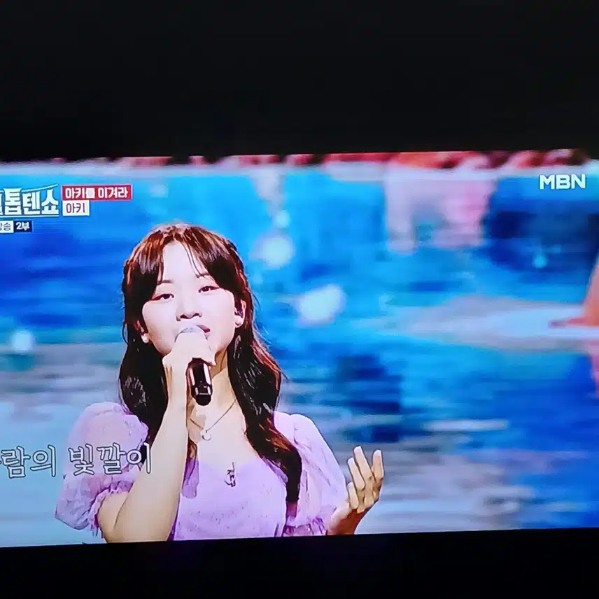 아키의 노래는 들을때마다 정화되는것 같아요