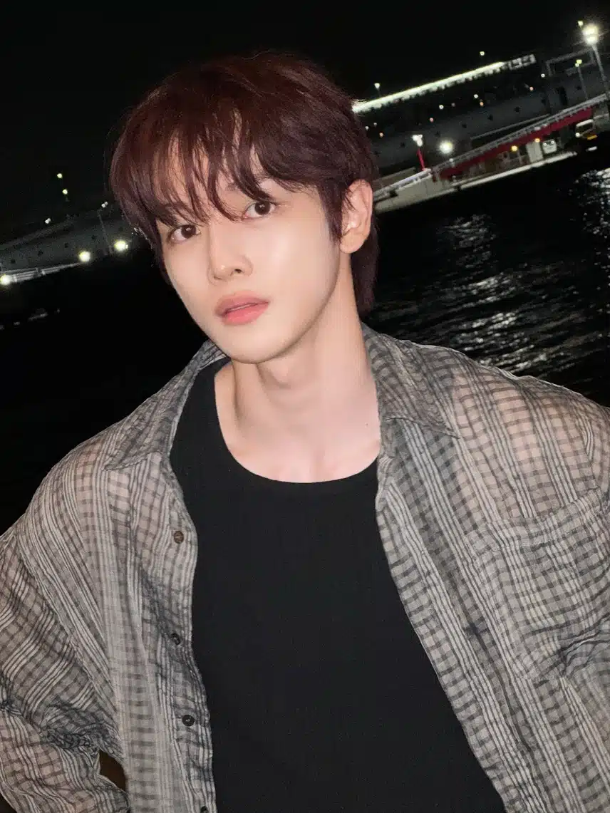 Rise Seongchan berjalan-jalan malam dengan mata rusa
