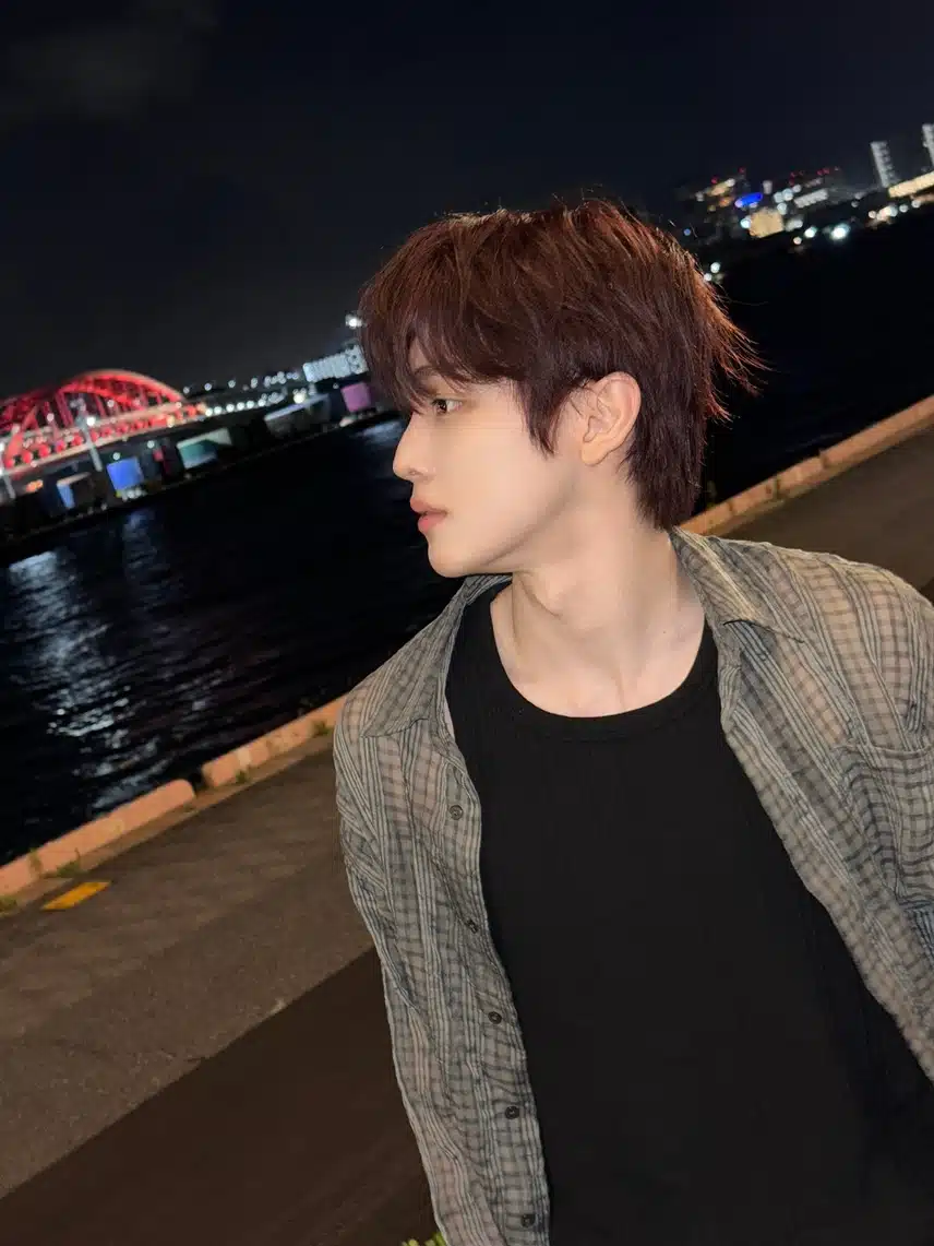 Rise Seongchan berjalan-jalan malam dengan mata rusa