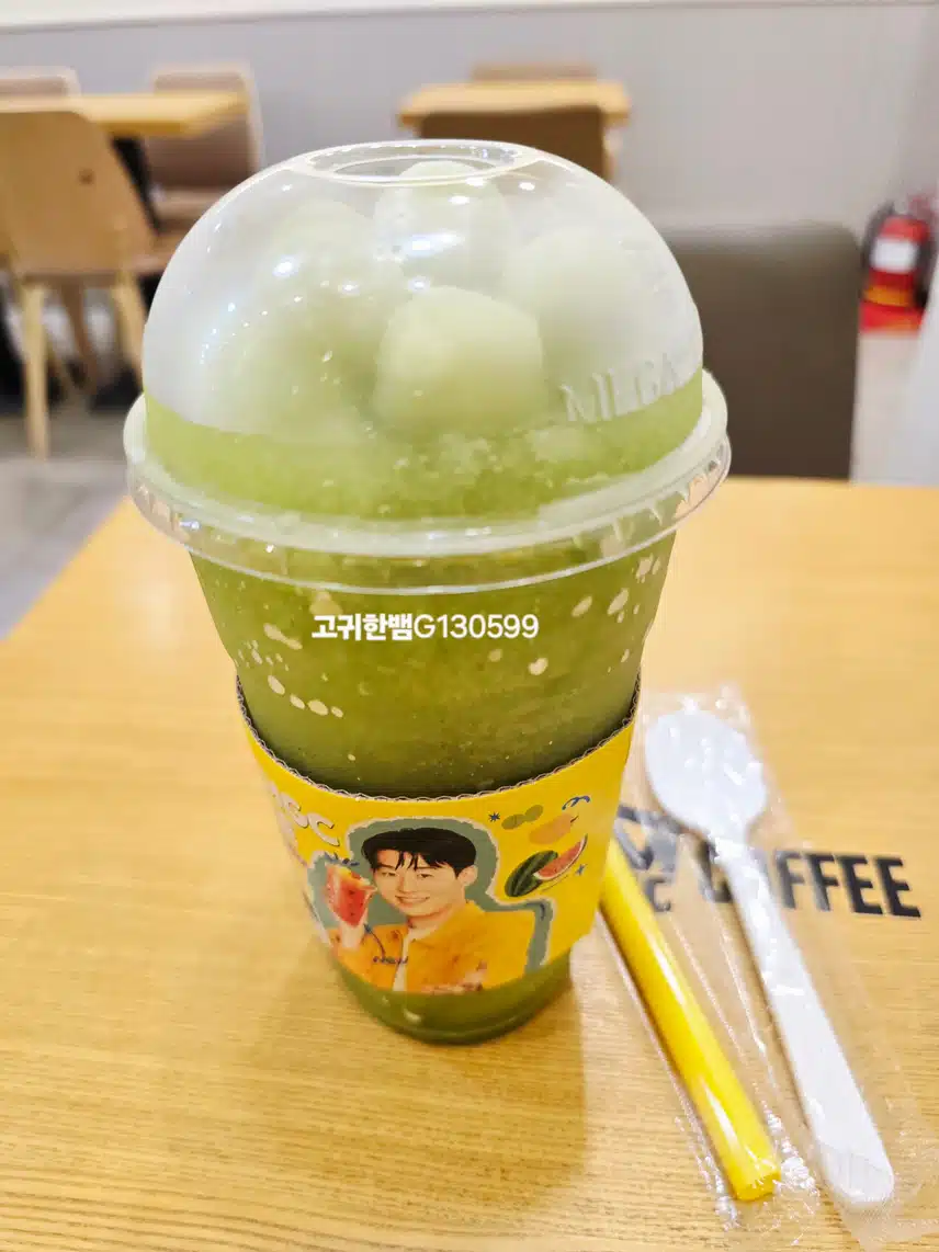 무더운 여름에 제격인 '저당 POP POP 매실 아이스티'